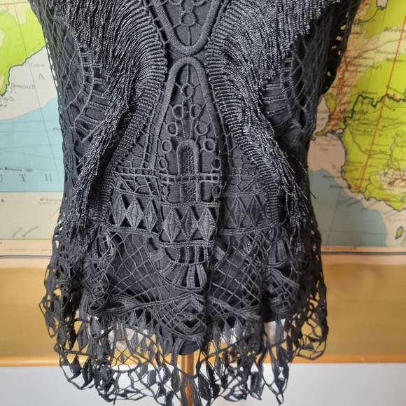 VENUS Black Crochet Sleeveless Top Size 8. Back Zip and Eye Clouser - Picture 3 of 12